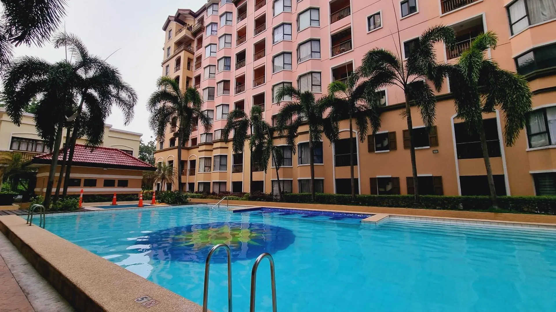 Legarse Staycation At Montecito Residential Resort Manila 0*,  Filippinerna